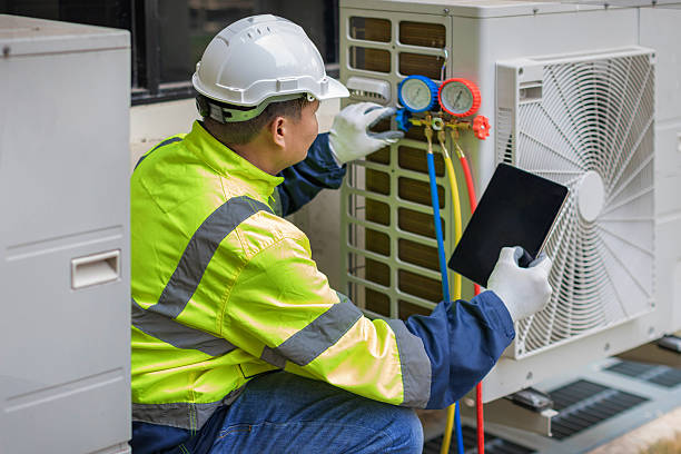 Professional Hvac technician working in Sun City West, AZ